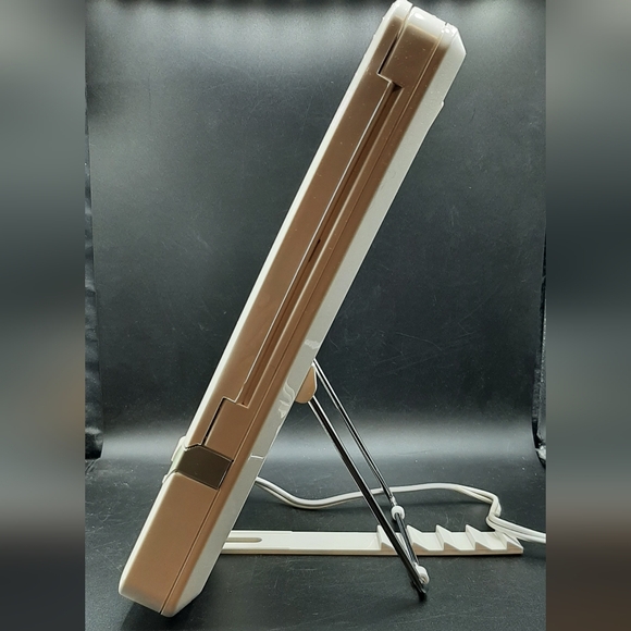Slimline Electronic Make-up Mirror Adjustable Two-Way Mirror Receptical Plug - Picture 5 of 10